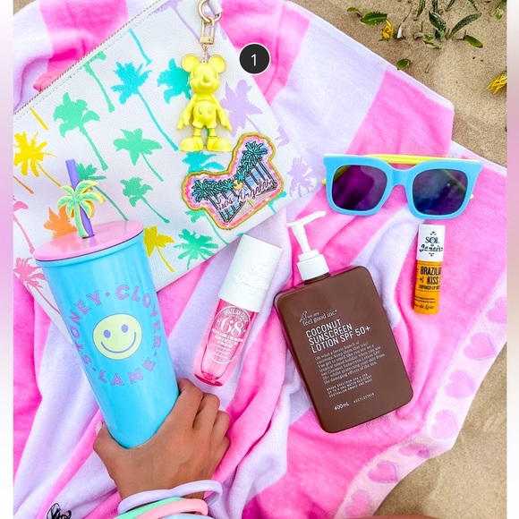 NWT Collector’s Mickey Mouse bag charm by BaubleBar in sweet yellow - Picture 7 of 16